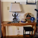 F99. Oak console table.
